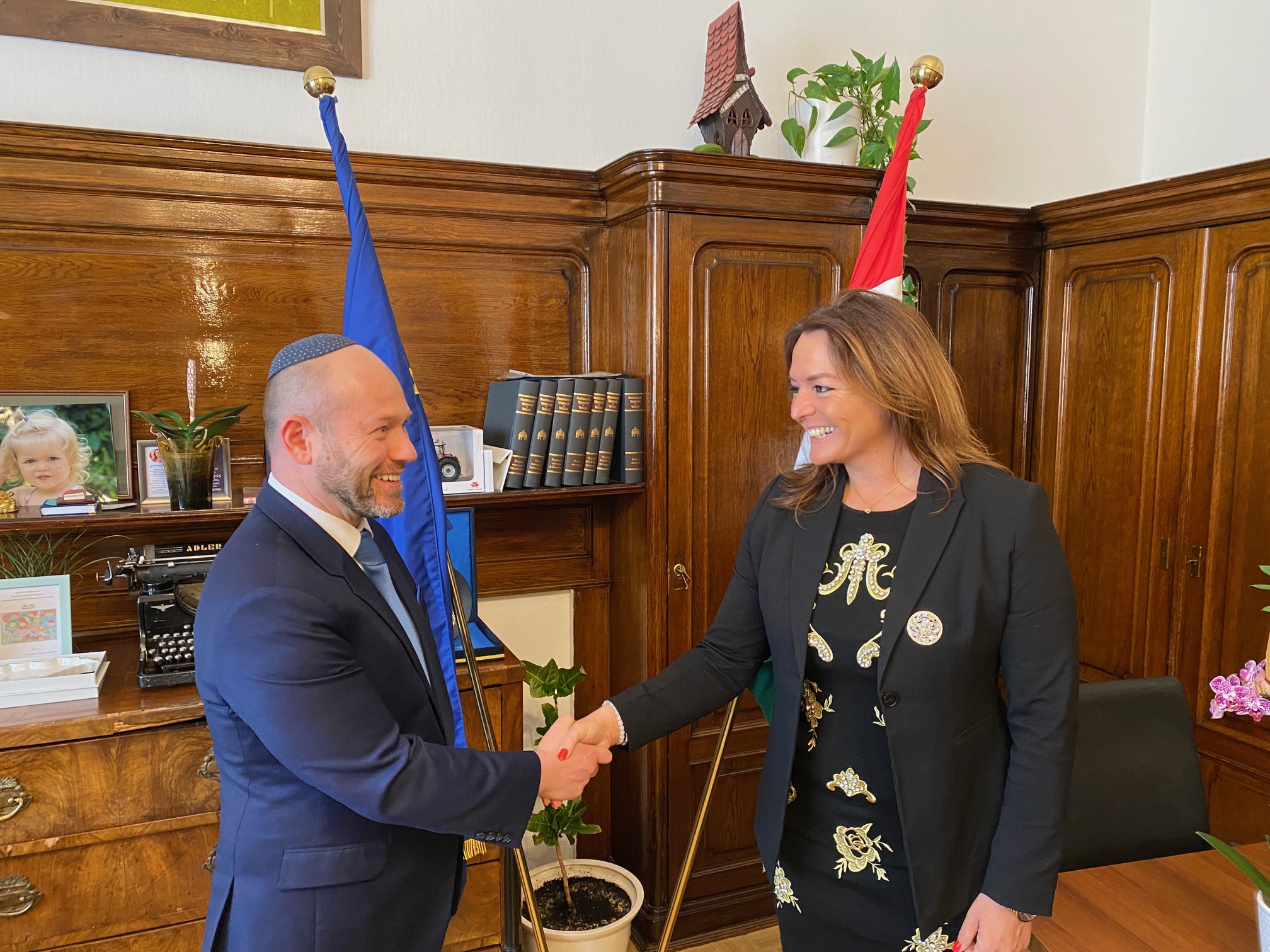 Vitályos Eszter miniszterhelyettes asszonnyal találkozott a főrabbi